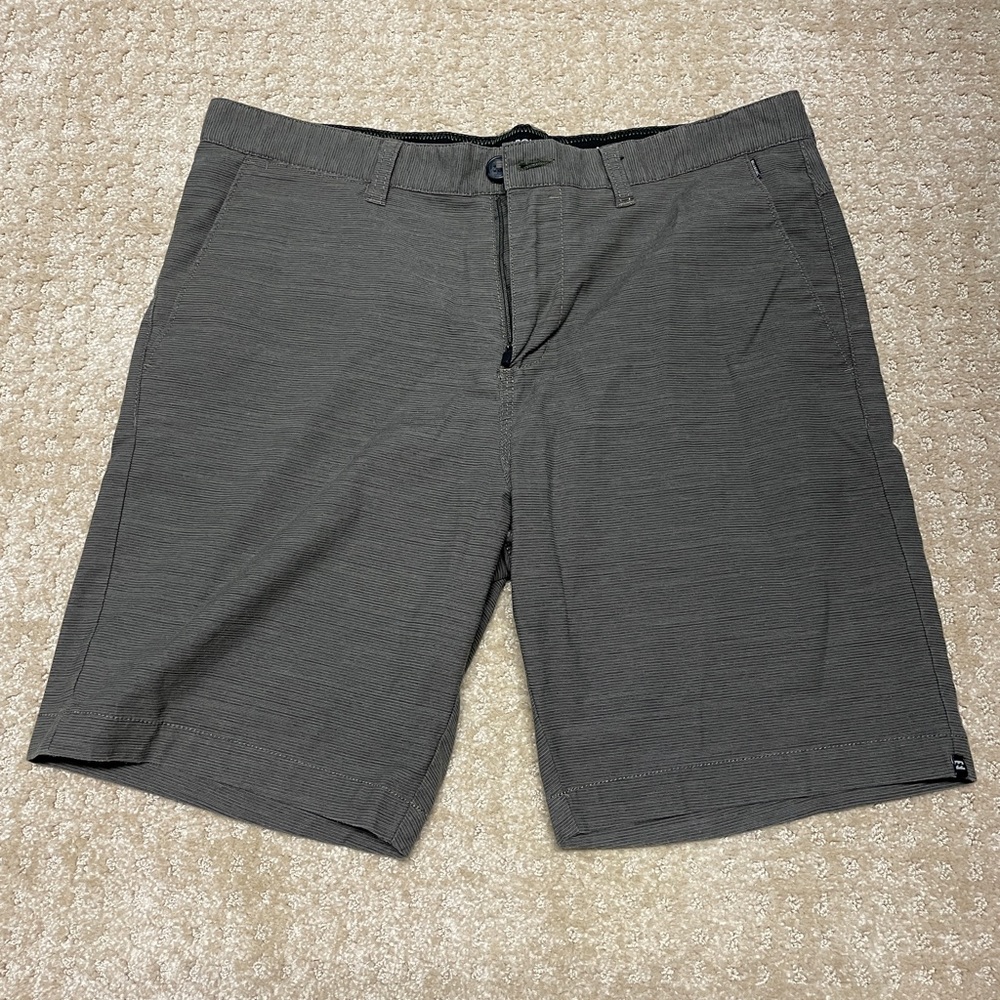 Billabong Adventure Division mens shorts. Size 34 and like new condition.